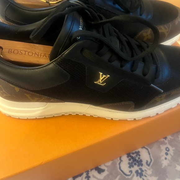 Beautiful Louis Vuitton Racer Sneakers size 8 LV 9US great condition with style. - Picture 7 of 16